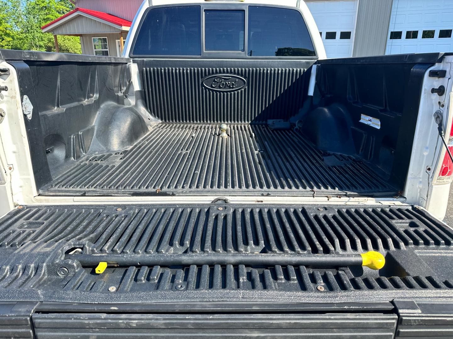 2014 White /Black Ford F-150 Lariat 502A (1FTFW1ET7EF) with an 3.5L. V6 engine, 6-Speed Automatic transmission, located at 547 E. Main St., Orwell, OH, 44076, (440) 437-5893, 41.535435, -80.847855 - This 2014 Ford F-150 Lariat Crew Cab boasts a 3.5L Twin Turbo EcoBoost V6 engine producing 365 horsepower and 420 lb-ft of torque, paired with a 6-speed automatic transmission and 3.31 gearing. It offers impressive features such as a leather interior, heated and cooled front seats, dual-zone automat - Photo#38